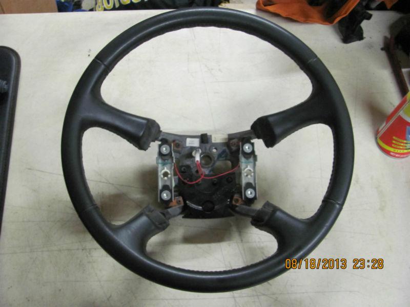 1999-2006 tahoe, silverado,avalanche,sierra & escalade leather steering wheel gm