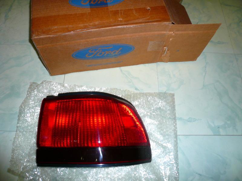 New oem 94 95 96 ford escort right passenger side tail light nos 1994 1995 1996