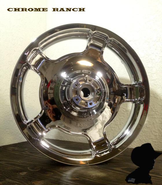 Harley davidson  show quality chrome 09 -13 18" street/road glide front wheel 