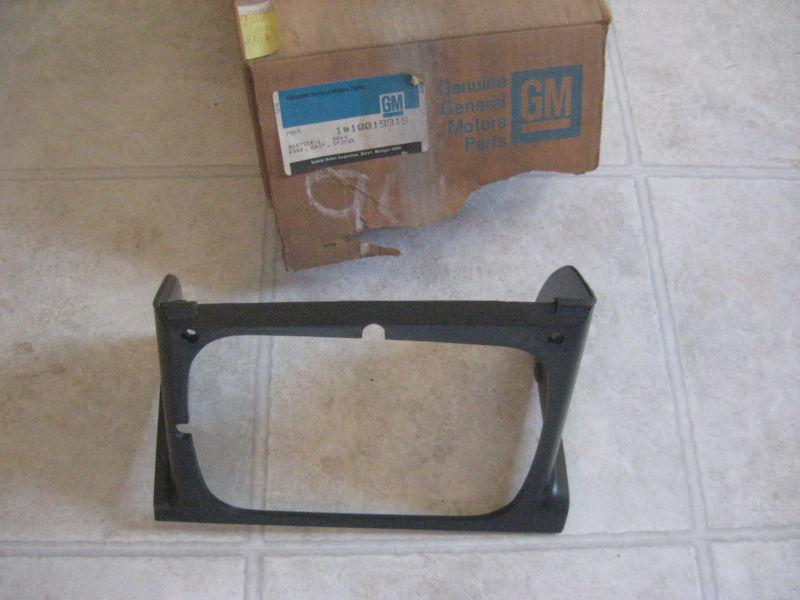 1984-1988 pontiac fiero right headlight upper trim bezel gm nos