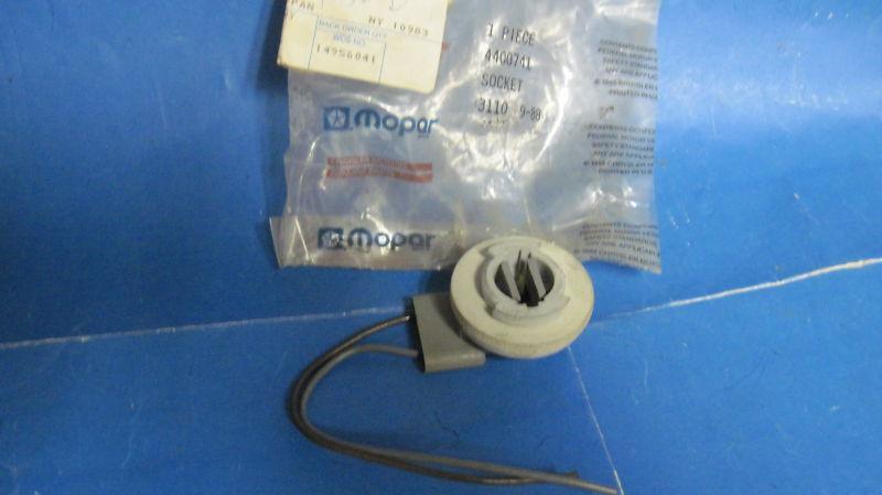 Mopar back-up lamp socket n.o.s.89-96 acclaim+spirit+neon models.