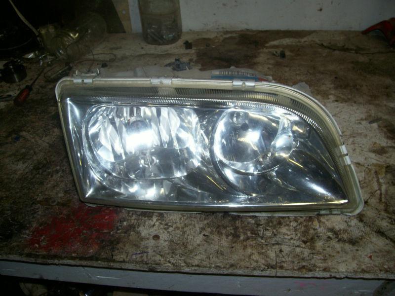 00-04 volvo s40 1.9t driver side headlight