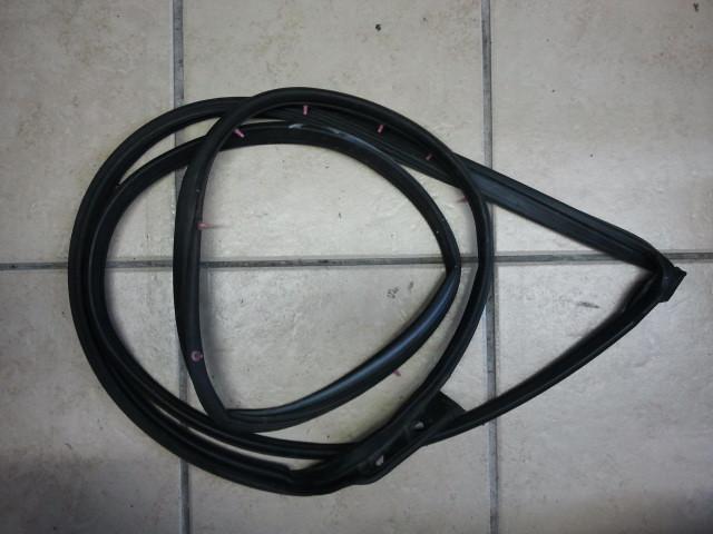 2003 mitsubishi lancer oem right side front door frame seal 