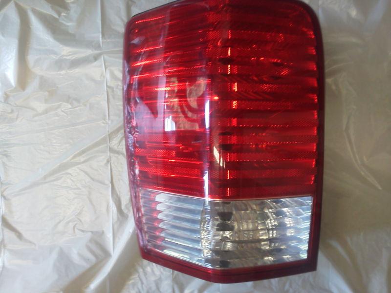 Oem 2007-2009 chrysler aspen left / driver side tail light assembly 