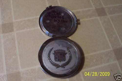 90-92 - cadillac - deville - wheel center cap (one)