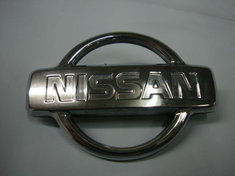 Nissan sentra front grill emblem