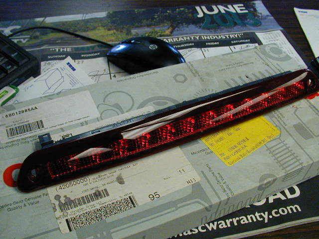 Dodge oem 68012885aa high mount third brake light-high mount lamp assembly