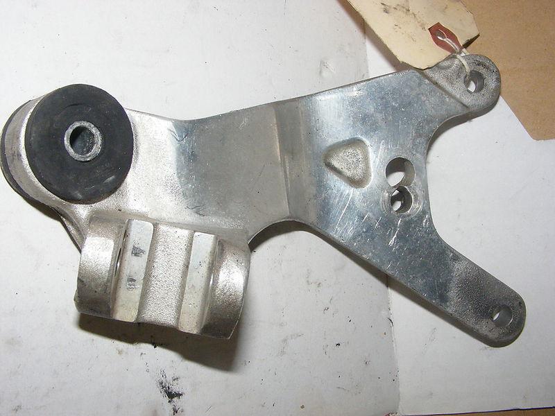 95 suzuki gsxr750 rear foot bracket right