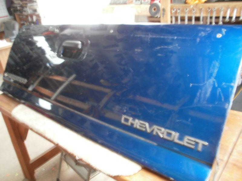 1999, to 2007, chevrolet silverado tailgate blue. drivers quailty. missing parts