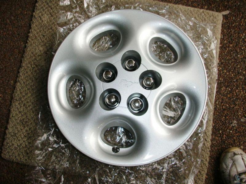 1997-98 ford mustang 15" hubcap