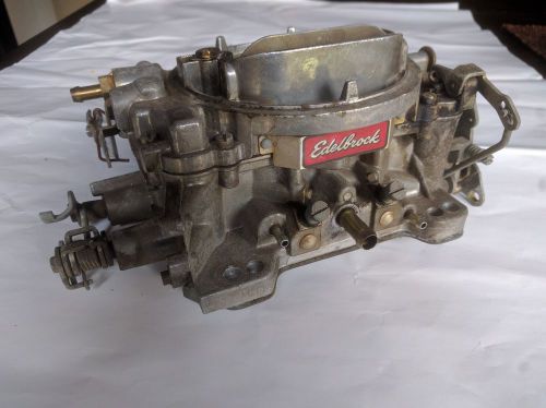 Edelbrock performer series 600 cfm, square-flange, manual choke carburetor