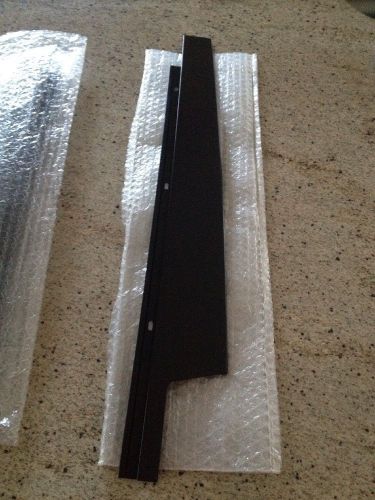 New boxed l322 range rover hse front left driver&#039;s side a pillar trim 2003-2006