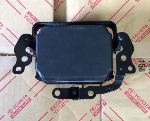 2016 es300h adaptive cruise control radar senssor oem 88210-47080 w/bracket