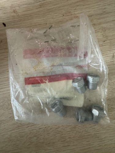 Suzuki outboards lot of 5 new oem plugs 09246-04005 b14