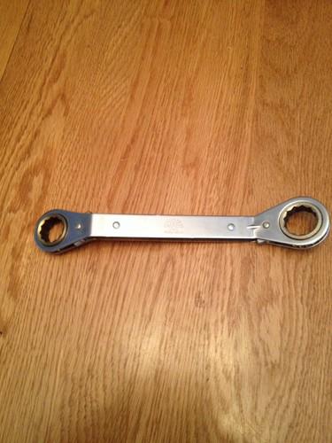 Mac tools- 19mm-21mm  offset ratcheting wrench,12 point, metric, part# rowm19212