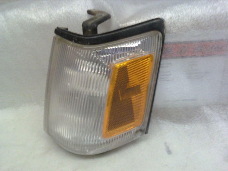 1986 subaru gl / signal park lamp left hand  marker  light fender mtd  2 lamp