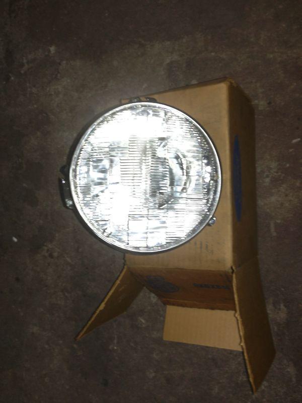 New oem ford headlamp d5dz-13008-h ford pinto 1975 