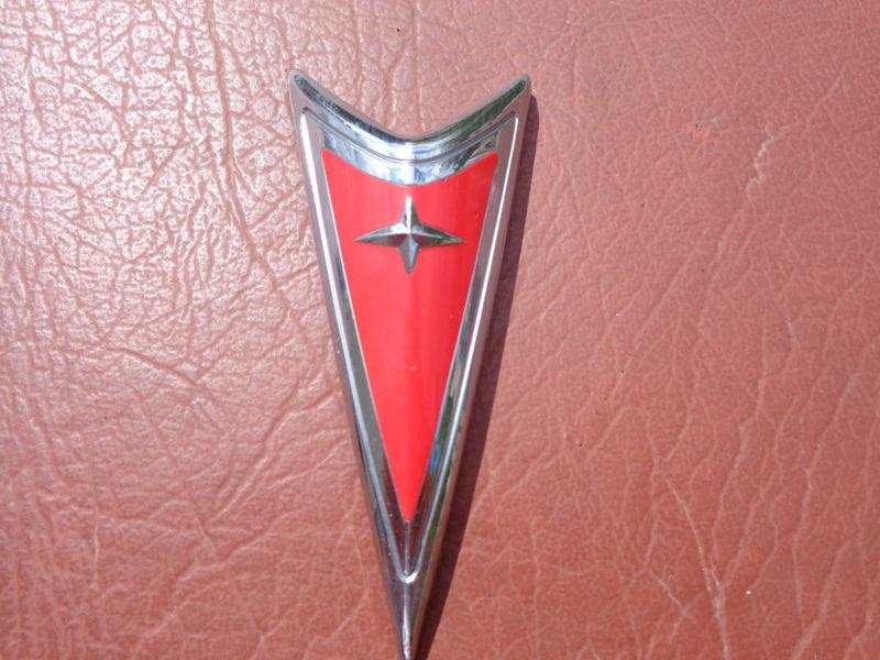 Pontiac red arrow plastic grille nose header emblem ?? 90s 00s era