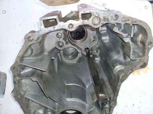 92-95 honda civic manual transmission outer casing d16 s20 a000 oem