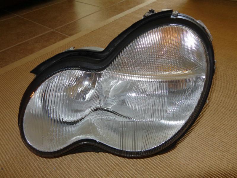 01-05 mercedes c class left headlight (a 203 820 09 61)