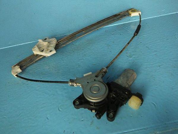 Suzuki alto 2004 front right door regulator [8813120]