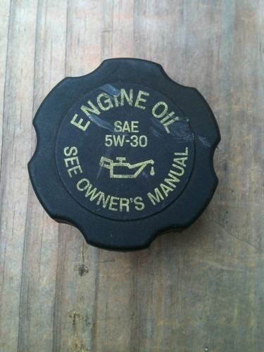 General motors (gm) 5w-30 engine oil cap