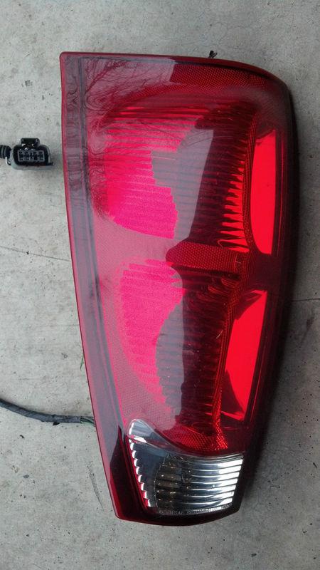 Chevy avalanche oem lh tail light  assembly driver rear 02 03 04 05 06 