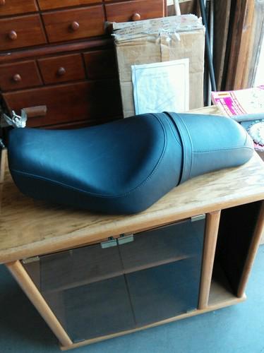 Harley davidson xl touring deluxe sportster seat fits xl883c & xl1200c--new--nr!