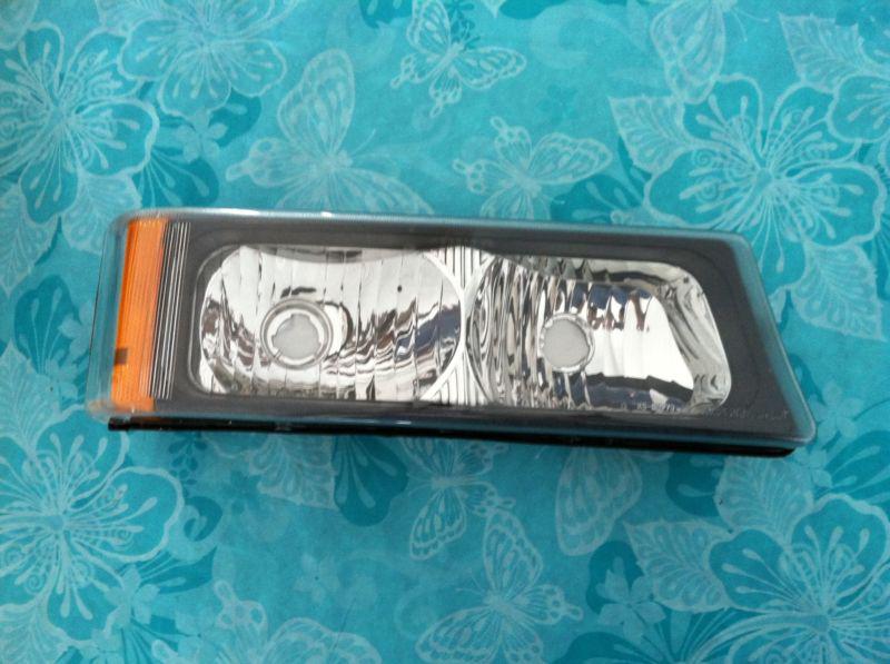 Passenger side parking/signal light assembly - chevy avalanche & silverado