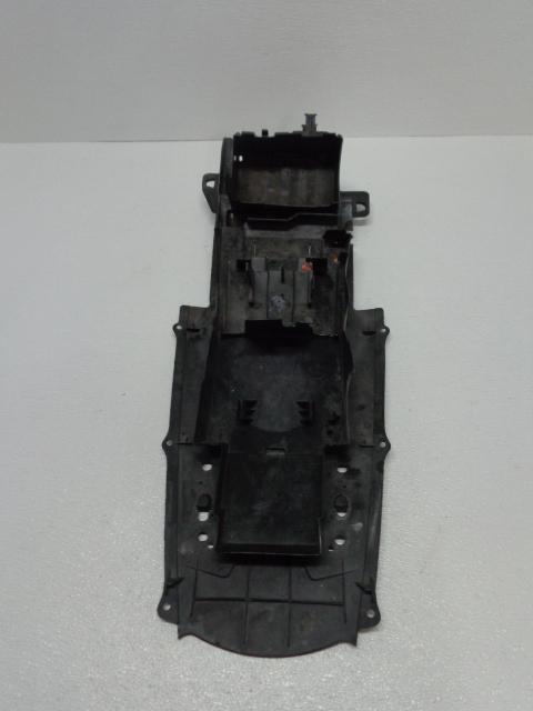 2004 2005 suzuki gsxr 600 750 subframe battery under tray cover oem z344