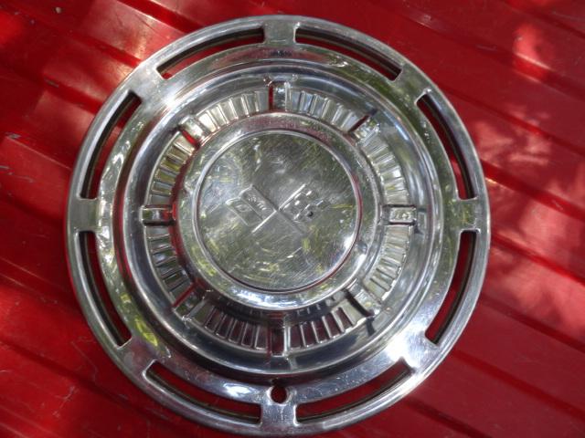 1960 chevrolet impala hubcap 