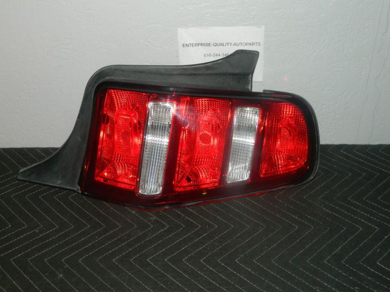 Oem 2010-2012 ford mustang right/passenger side tail light assembly