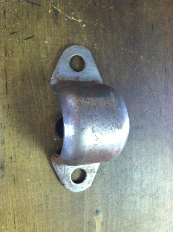 New gm 14015726 stabilizer bar bracket