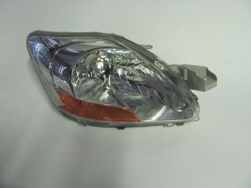 07 08 09 2010 2011 toyota yaris sedan oem right headlight nice!