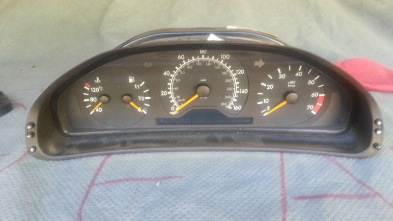 99 mercedes e320 e430 1999 speedometer instrument cluster dash panel 152,946