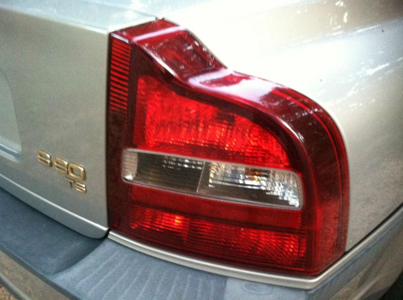 99 00 01 02 03 volvo s80 right/passenger side tail light (oem)