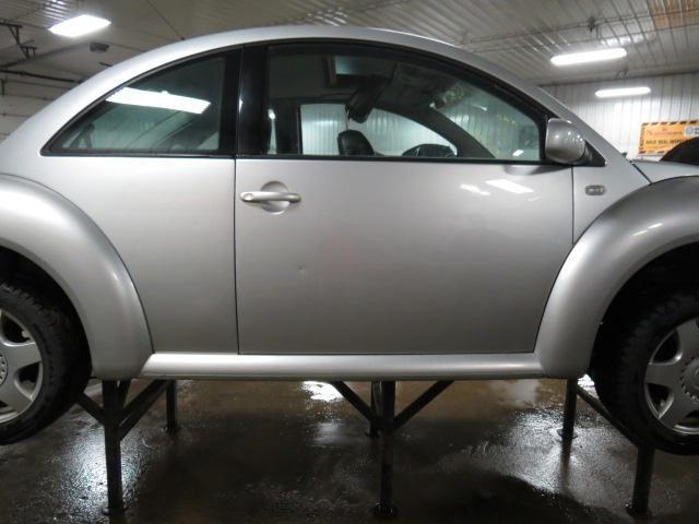 2001 volkswagen beetle front door right 2364565