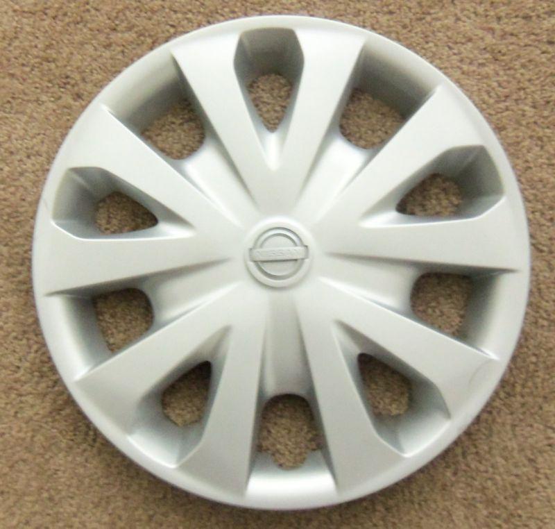 Nissan versa oem wheel cover very good used condition free shipping in usa