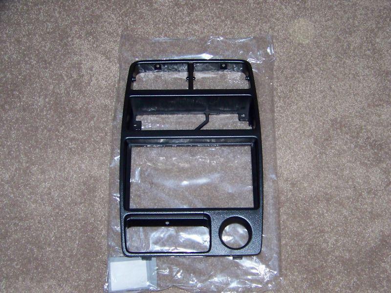 Geo tracker suzuki sidekick radio bezel '92-'95 (new)