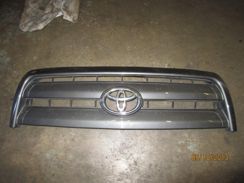 2003 04 05 06 toyota tundra grille upper w/o double cab dlx gray