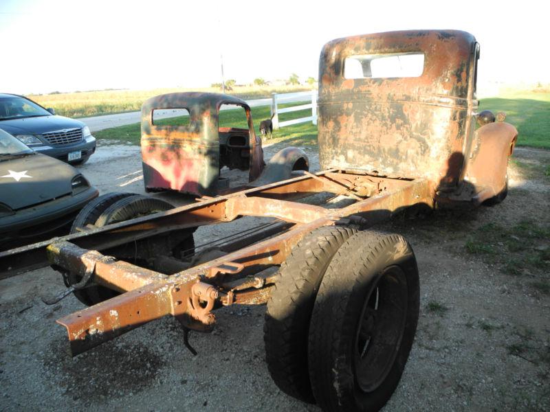 Sell 1935 or 36 Ford truck & parts in Lamoni, Iowa, US, for US $400.00