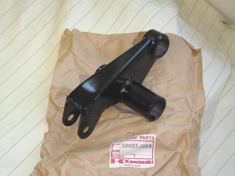 Kawasaki kx125 b1 1982 -82 uni trak suspension arm 39007-1009 nos