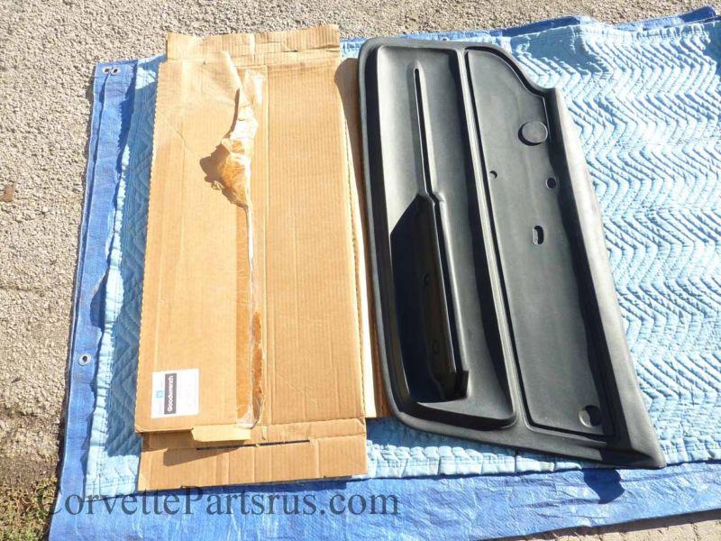 1965-1966 corvette door panel right passenger side 12362168 gr 15.286 new in box