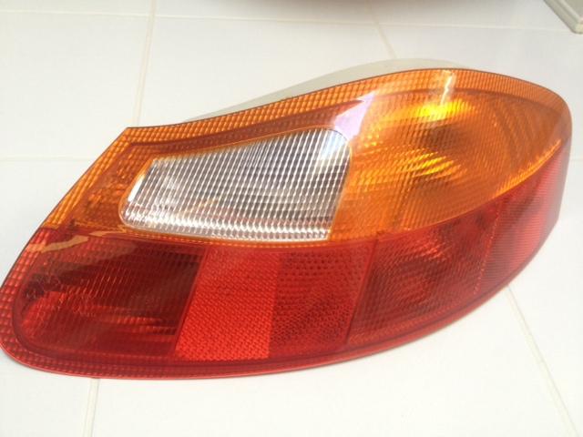 97-04 porsche boxster 986 r taillight tail light right 986.631.413.03