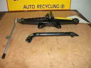 05-10 volvo v50 jack w/ lugwrench oem