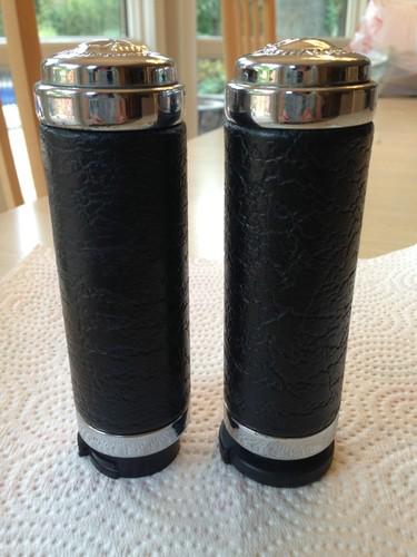 Harley davidson rhino grips with skull endcaps (pair)