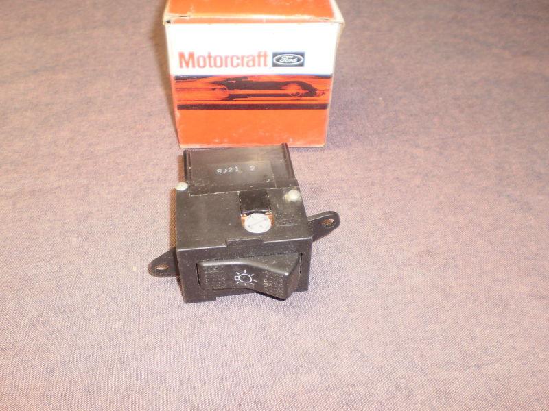 Ford 87,89 aerostar head lamp switch orig. ford nos