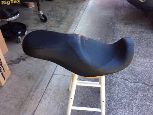 Harley davidson 04-05 dyna low reach seat