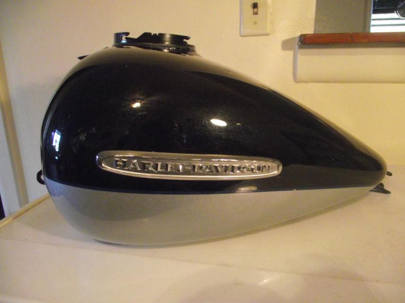 Genuine h/d touring gas tank--- clearance sale