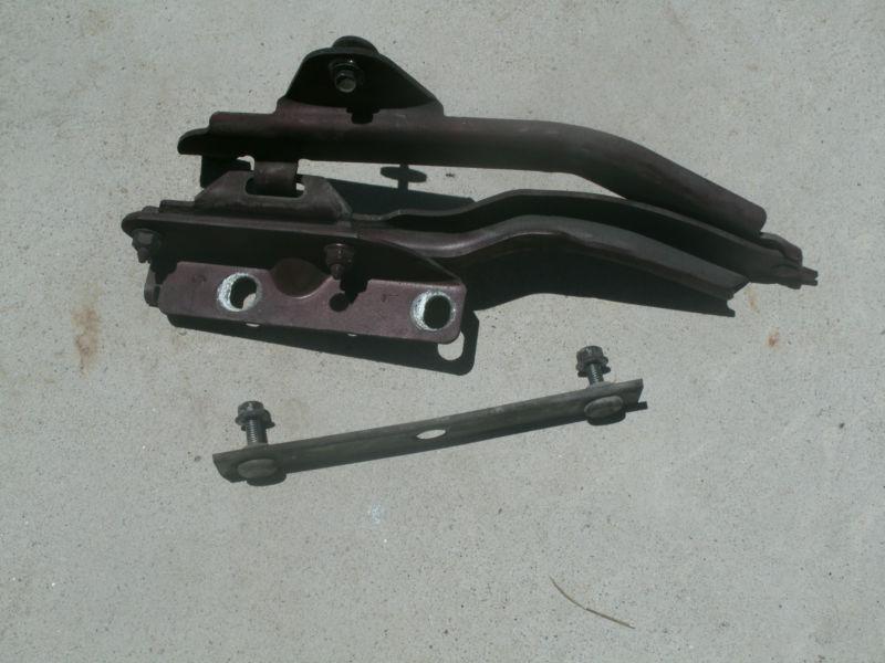 2000 camaro firebird l/h left hand side driver hood hinge  w/ lower mount